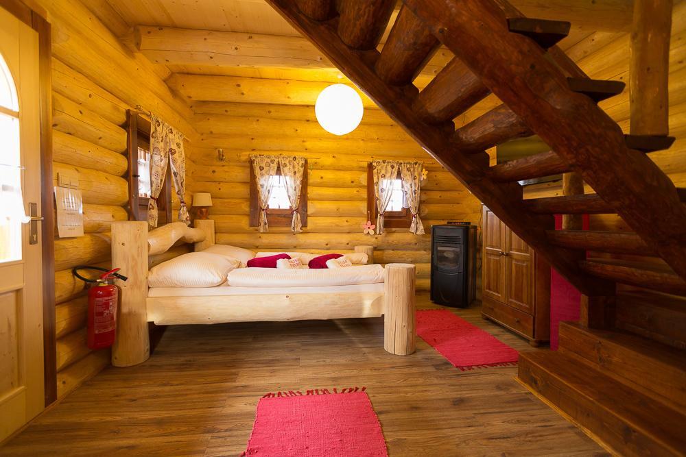 Ubytovanie Koliba Pacho - Zrub Jolanka Prievidza Habitación foto