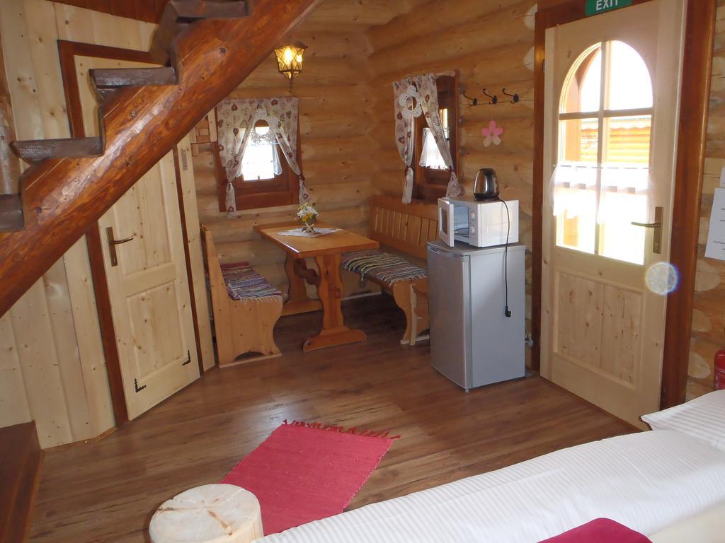 Ubytovanie Koliba Pacho - Zrub Jolanka Prievidza Habitación foto